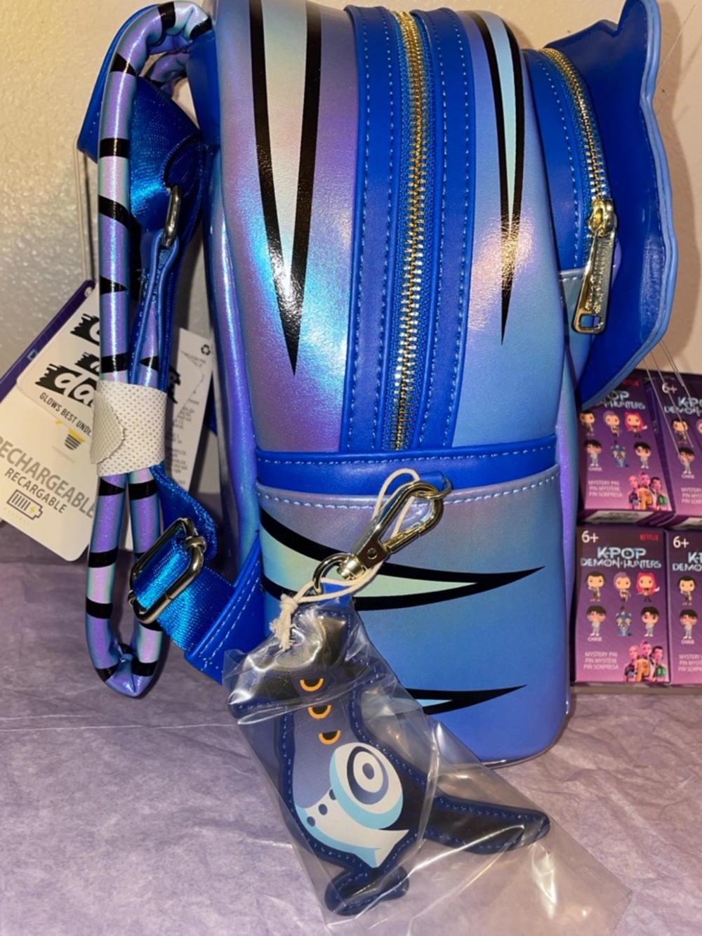 Exclusive Loungefly KPop Demon Hunters Derpy Light Up Glow Mini Backpack & Pins - Picture 6 of 16